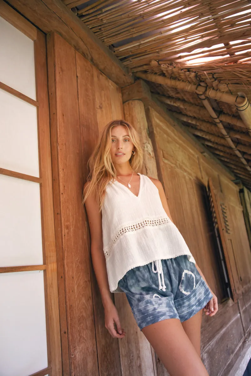 QUIET SPACES TOP - WHITE