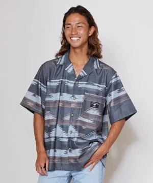 SURF??Palms Bold Pattern Print Shirt
